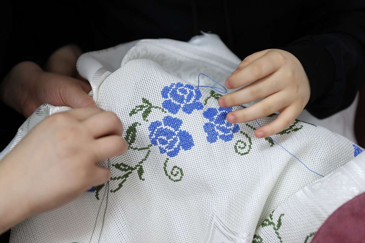 Konya’da İHL öğrencilerinin işledikleri seccadeler Gazze için umut olacak 8